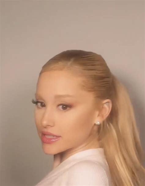 Ariana Grande Masturbating Porn Videos